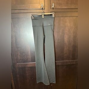 Nike Flared Leggings/Yoga Pants